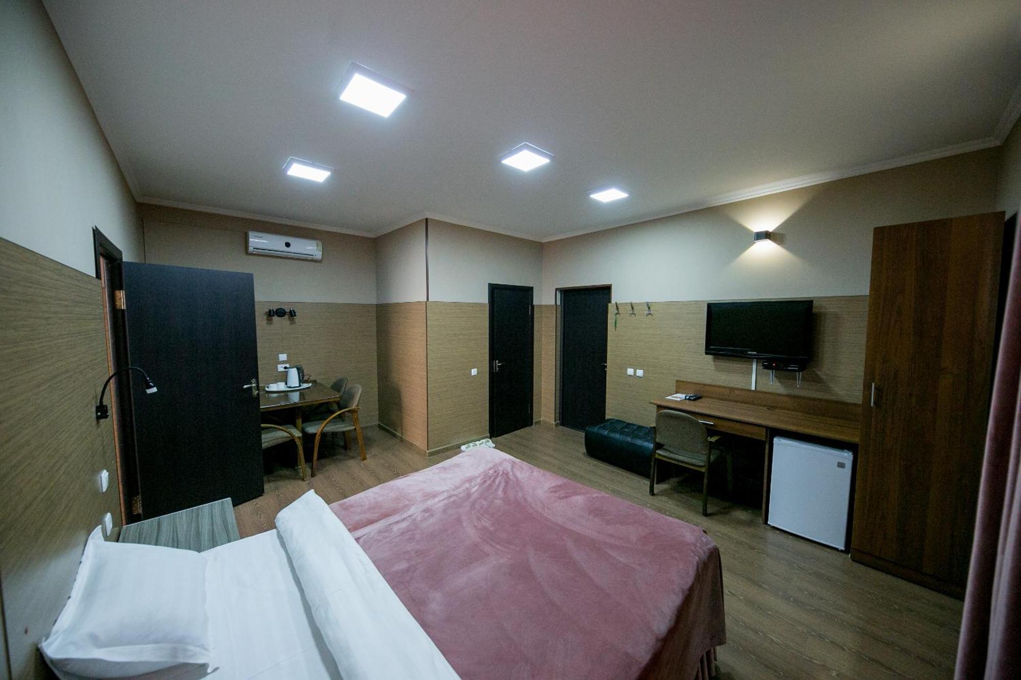 Hotel Flagman Μπισκέκ Εξωτερικό φωτογραφία
